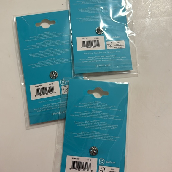 Jellycat Fish & Chips enamel pin - Picture 3 of 3